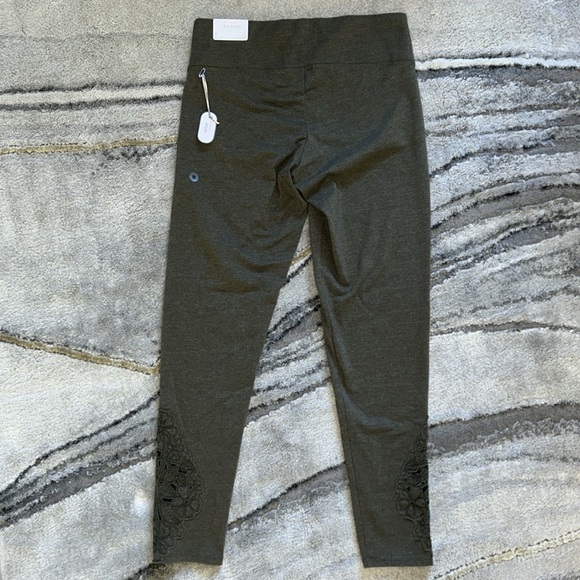 Aerie NWT Green Crochet Detail Leggings Sz Medium - Picture 6 of 6